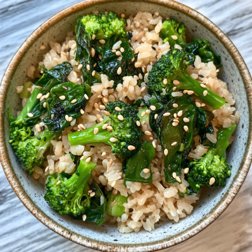 Healthy vegetable rice bowl with sesame and garlic